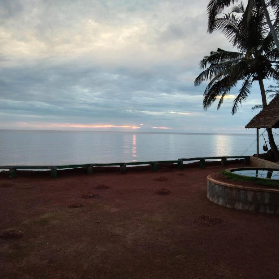 Seashore Beach Resort Varkala Exterior photo